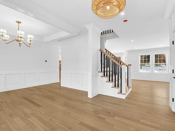 5th image of 39 Sanders Ln