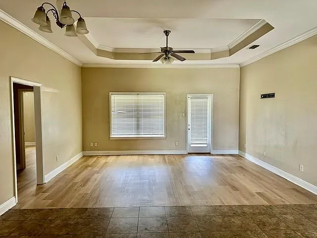9825 Winchester Dr N — Photo 5