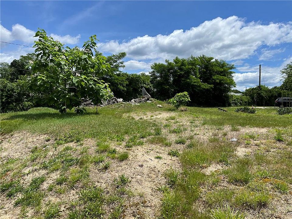 2nd image of 2766 W Shore Rd