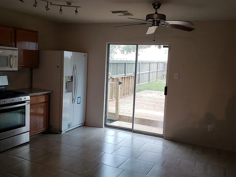 7863 Maverick Trace Ln — Photo 11