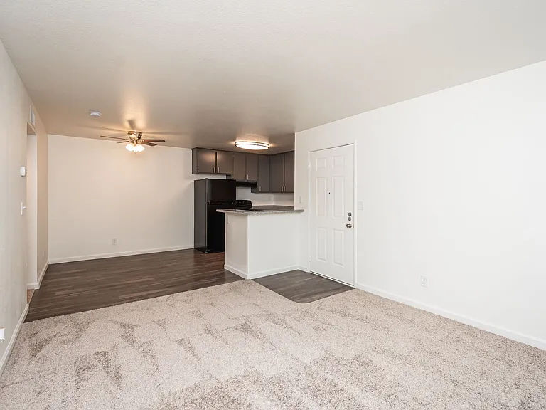 Carmel Pointe Apartments — Photo 34