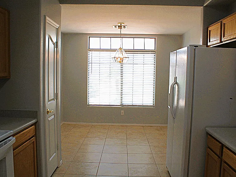 13232 W Desert Ln — Photo 10