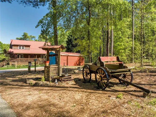 190 Dl Harris Dr, Hull, GA 30646