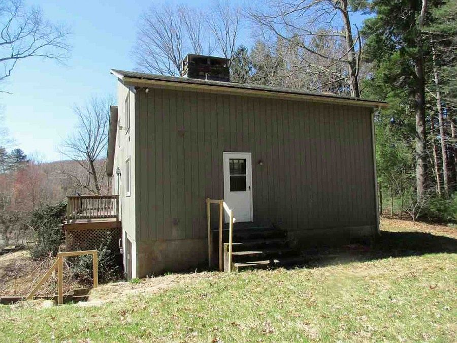 2nd image of 326 Bolton Rd