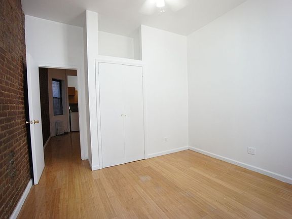 5th image of 349 W 45th St APT 1RE
