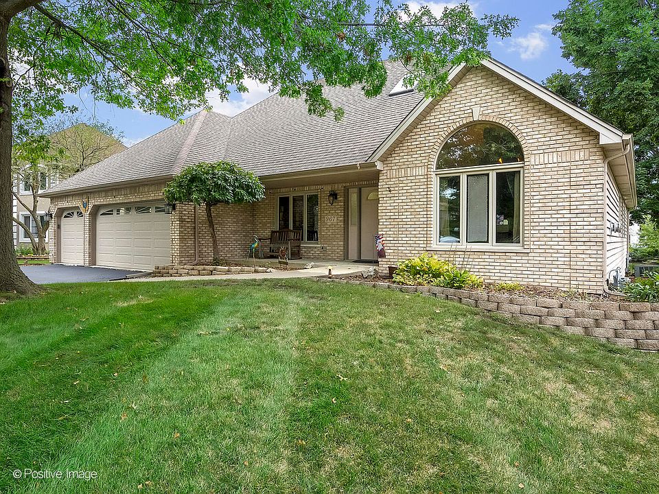 2nd image of 967 Lakeside Dr