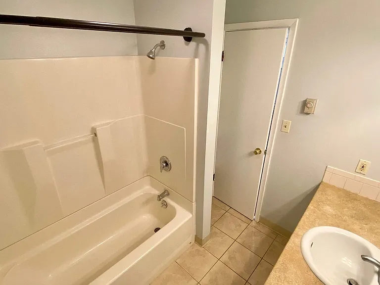 114 Beacon Hill Dr — Photo 18
