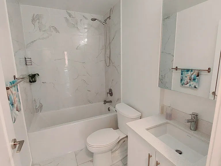 105 Oneida Cres #504 — Photo 8