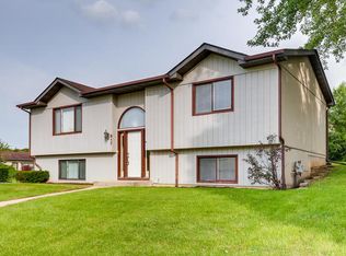 817 Saint Johns Rd, Woodstock, IL 60098