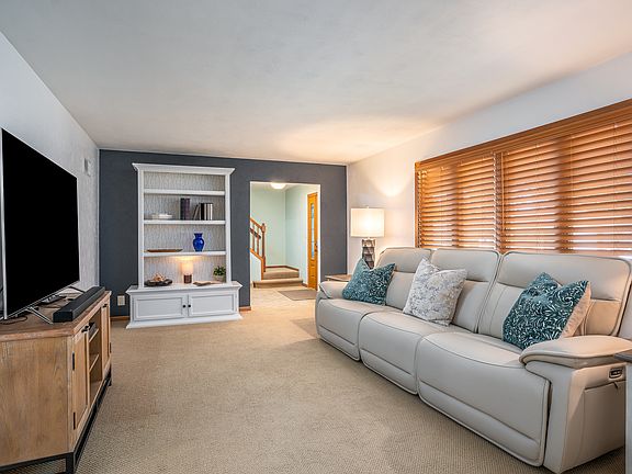4th image of 1007 Brookview Dr