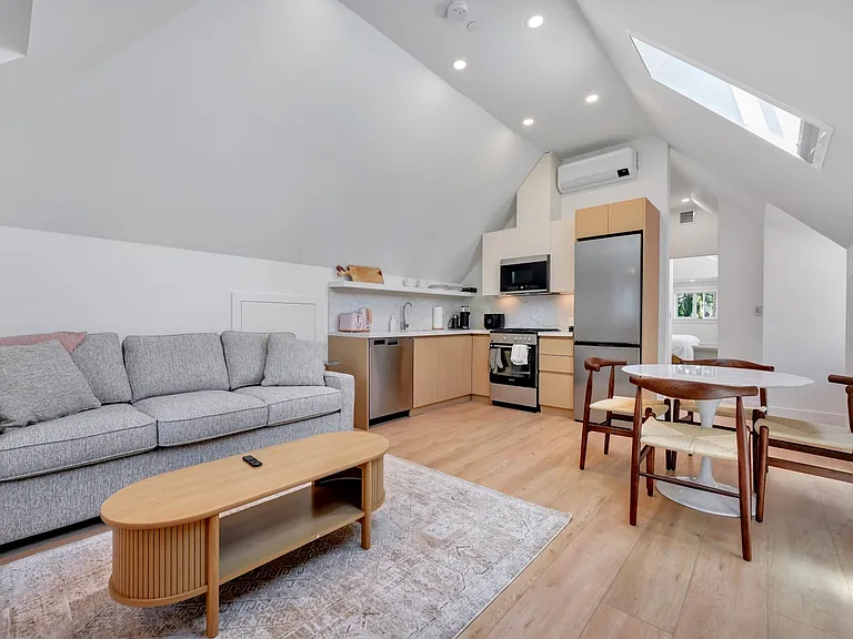 957 Nicola St #201 — Photo 14