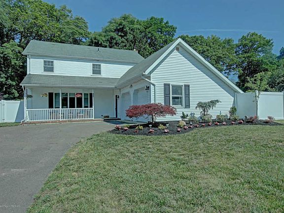 3rd image of 620 Hill Dr