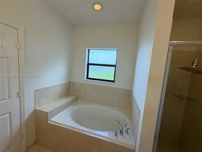 737 SE 37th Pl — Photo 30
