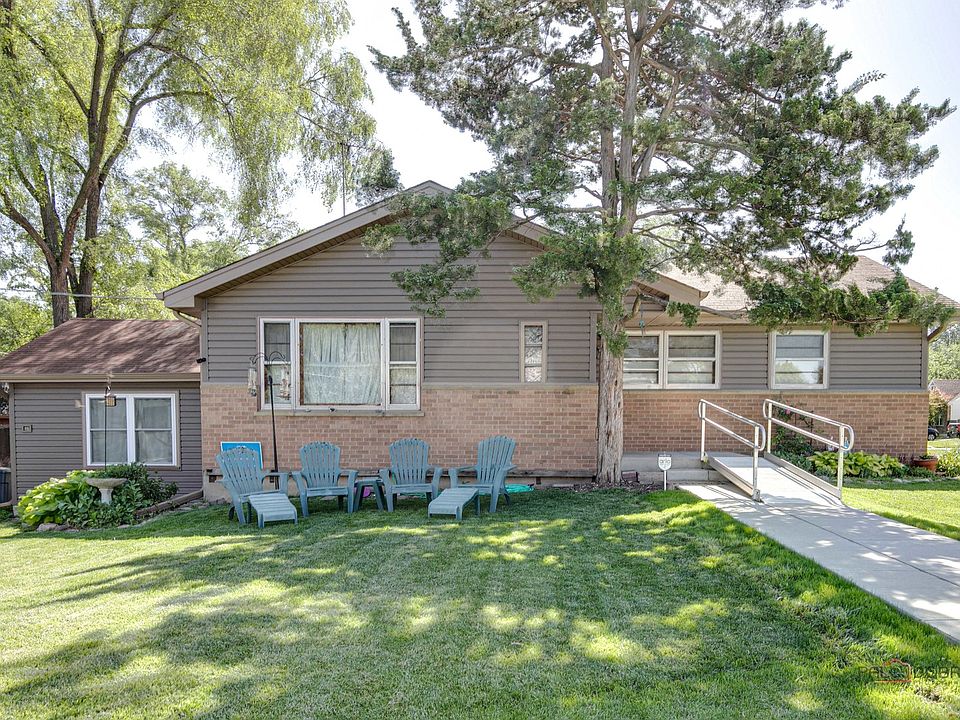 1st image of 134 Woodlawn Dr