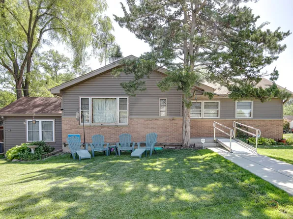 134 Woodlawn Dr, Mundelein, IL 60060