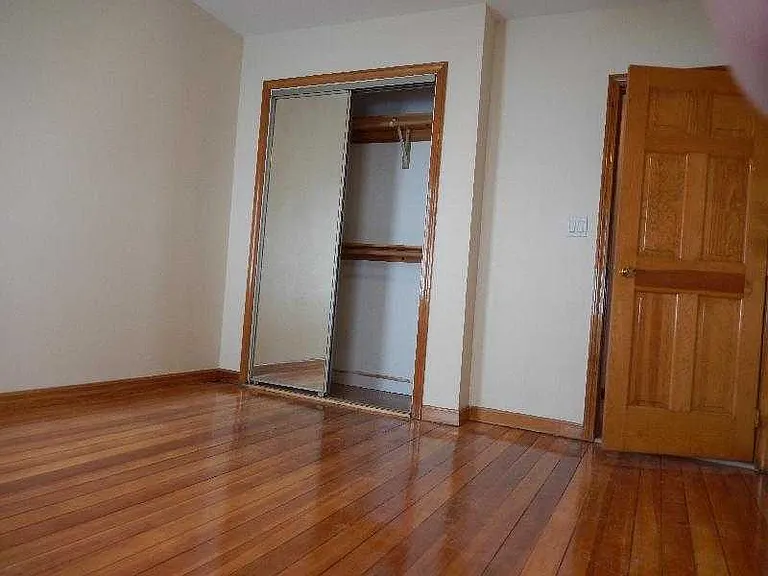 Leyden St — Photo 10