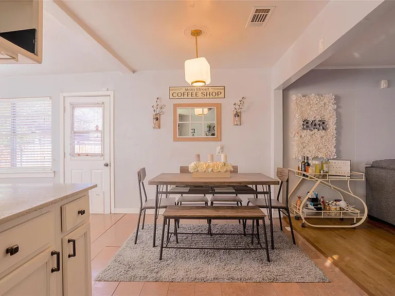 1903 Dale Pl — Photo 1