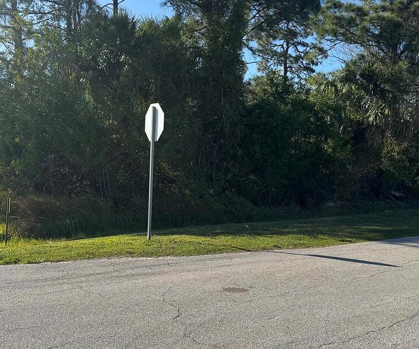 2nd image of 4658 SW Savona Blvd