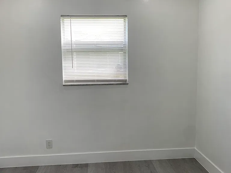 4005 NW 76th Ave — Photo 44