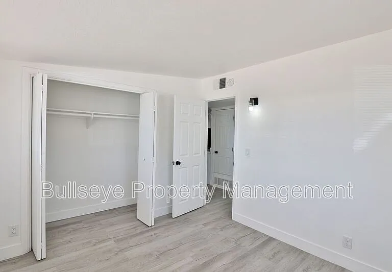 621 S California St #B — Photo 12