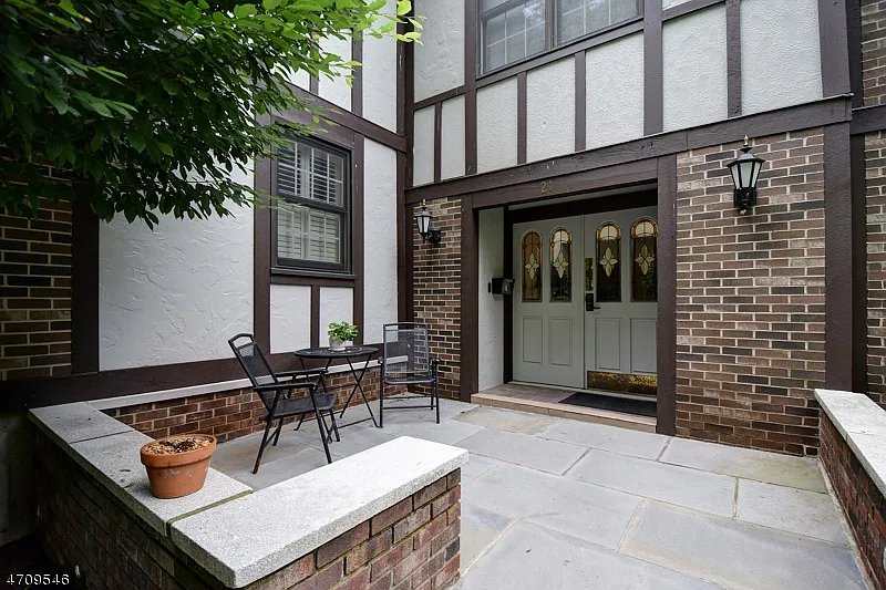 1 bed, 1.0 bath, $2,575 — Photo 2