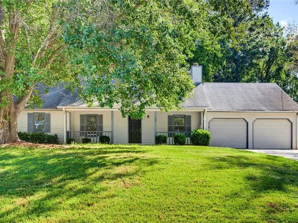 225 Hollis Cir, Dallas, GA 30157