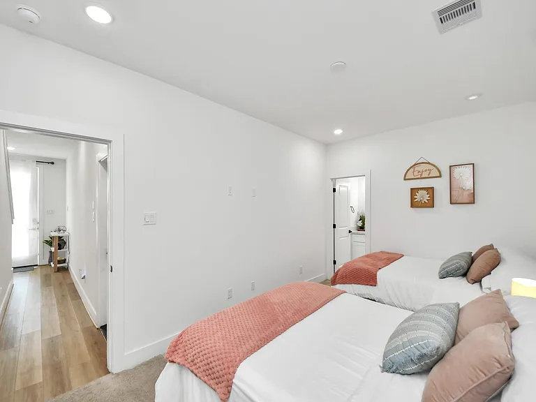 3004 Holman St — Photo 6
