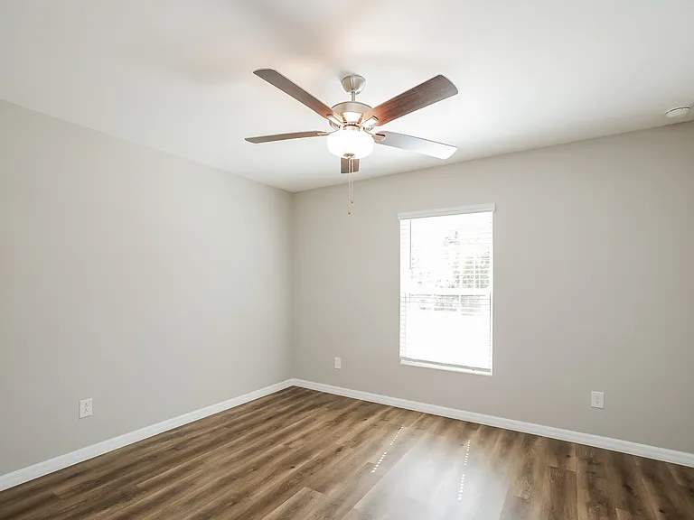 258 Dorman St — Photo 15