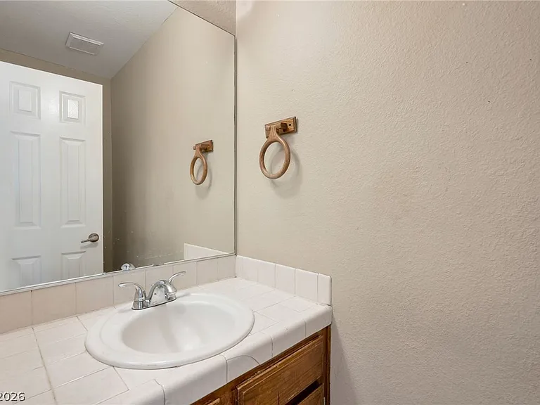 2528 Cherrywood St — Photo 4