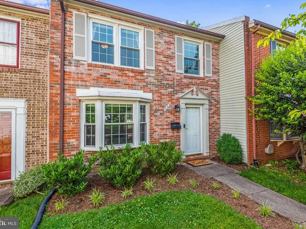 335 James St, Falls Church, VA 22046