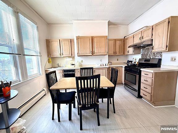 5th image of 405 7th St