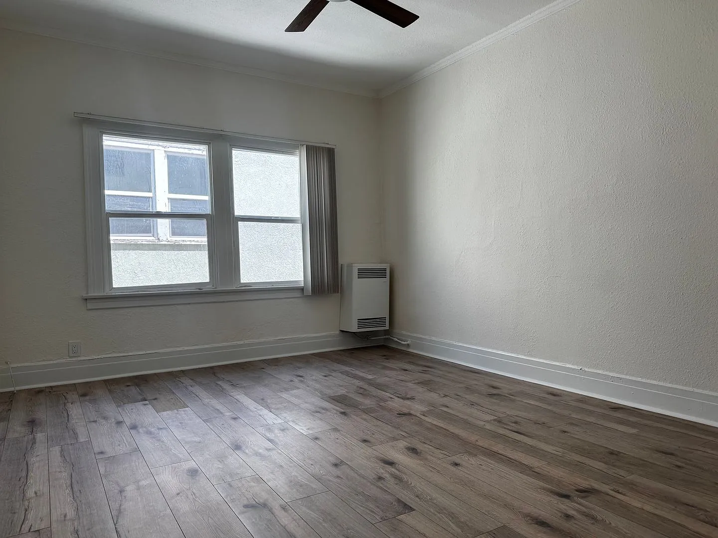 207 S Berendo St — Photo 4