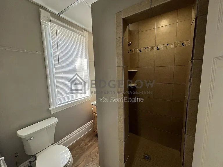 300 Gunnison Ave SW #B — Photo 6