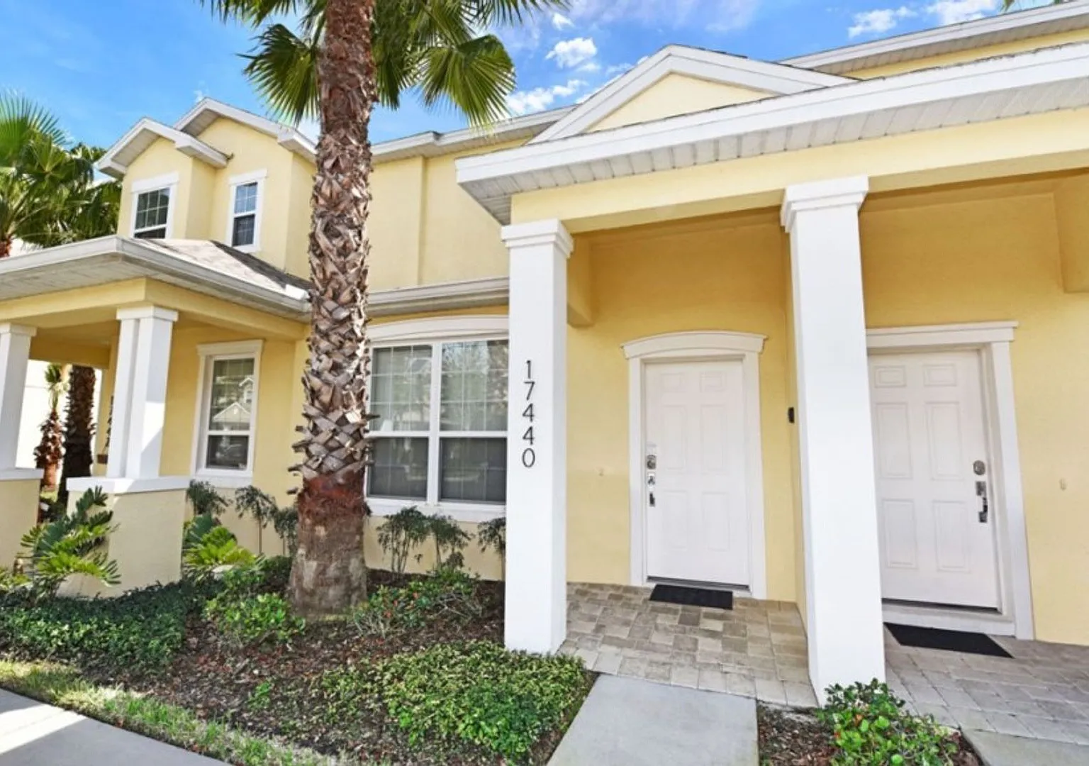 Modern Townhome in quiet neighborhood: 3BR, Pool & Near Disney — Photo 1