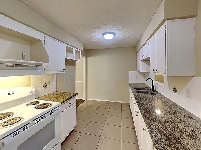 16627 Blackhawk Blvd — Photo 6