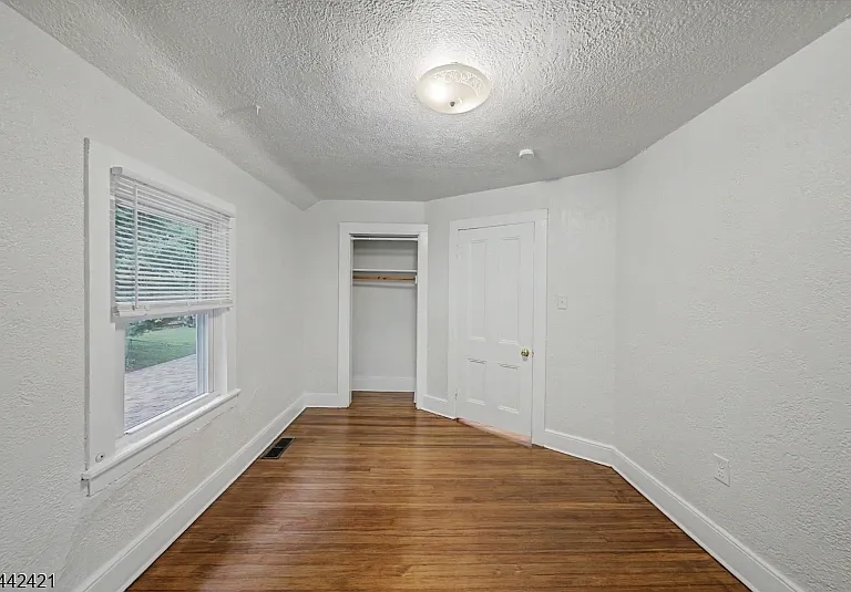 242 W Hanover Ave — Photo 16