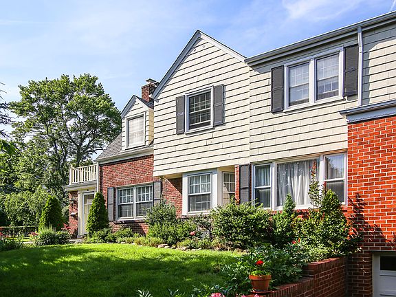 2nd image of 35 Gordon Pl