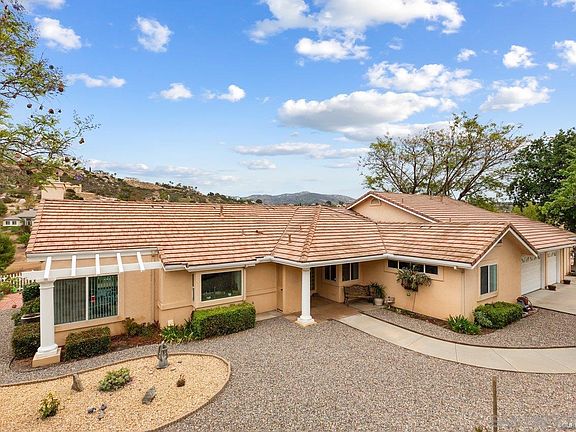 3rd image of 10098 Pebble Creek Ln