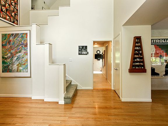 Spacious Two Story Entry