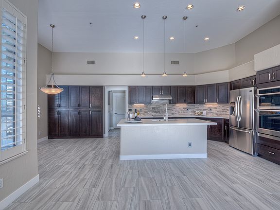 Eat-In Center-Island Kitchen