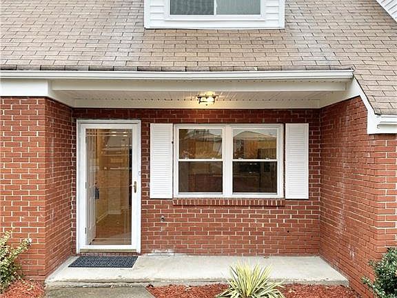 4th image of 404 Everett Pl