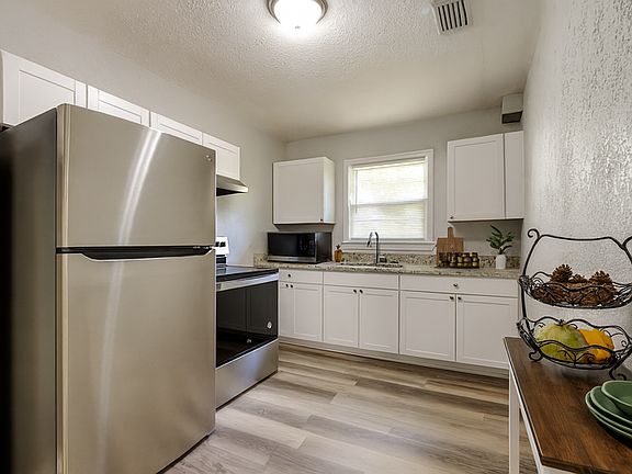 3rd image of 7587 Epperson Ave