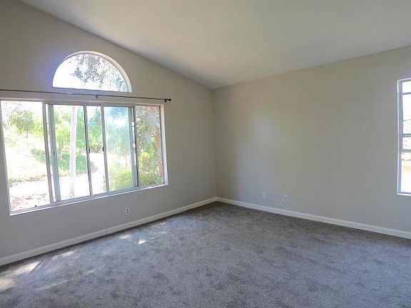 5th image of 548 Arapaho St