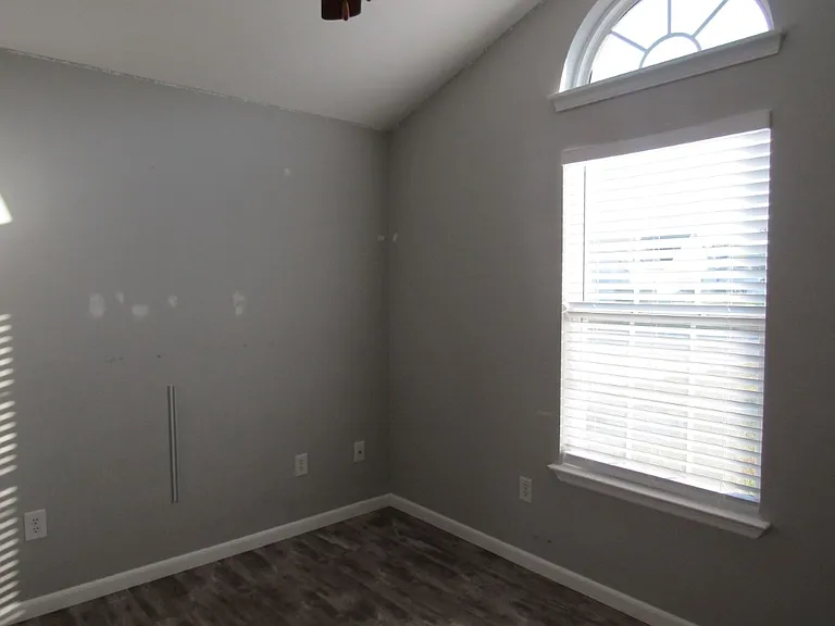 151 Heath Dr — Photo 20