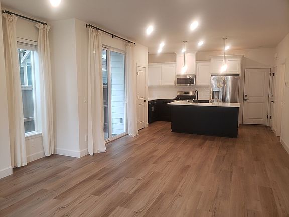 4th image of 8350 SE Stonecrop Ln
