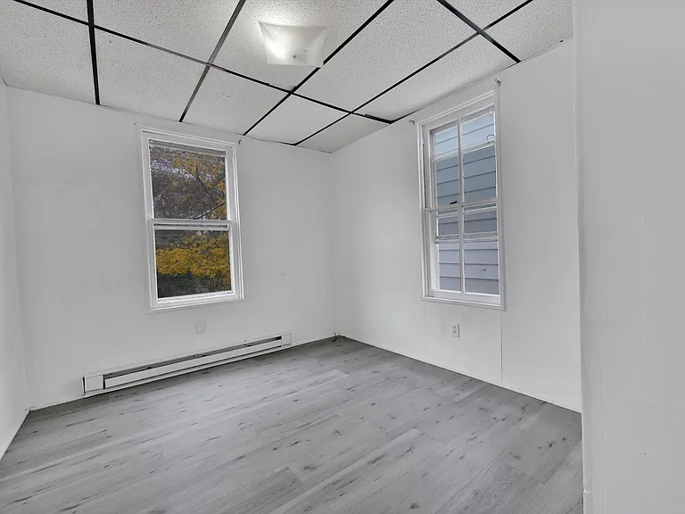 1323 W Norwegian St — Photo 15