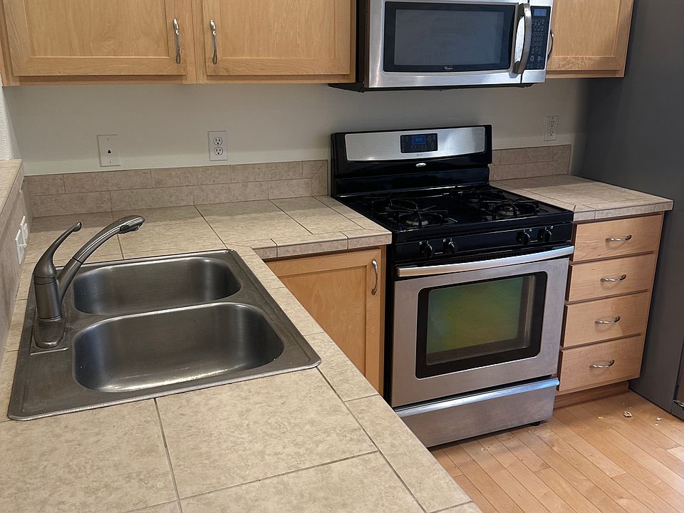 Good countertops and double sink and microwave plus wood floors
