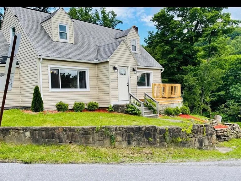 1477 Erickson Dr — Photo 1