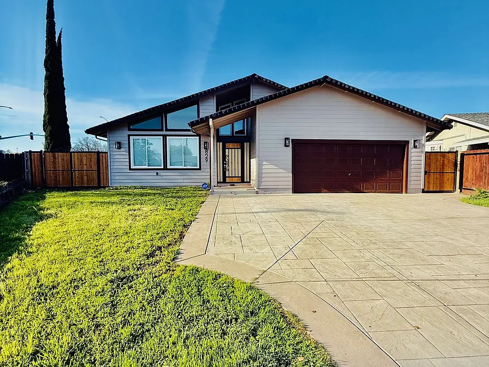 829 Cambridge Dr
