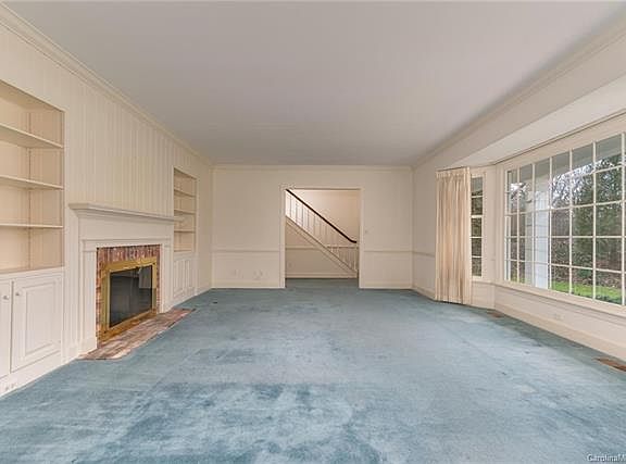 5th image of 215 Hawthorn Dr